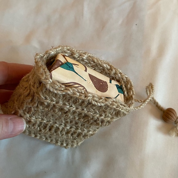 3 for 15! NWOT The Body Shop Shea face and body soap bar with mini bag. - Picture 5 of 5